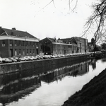 601517 Gezicht op de Rijnkade te Utrecht met rechts het gebouw van de Steenkolen Handelsvereniging (Rijnkade 1); op de ...
